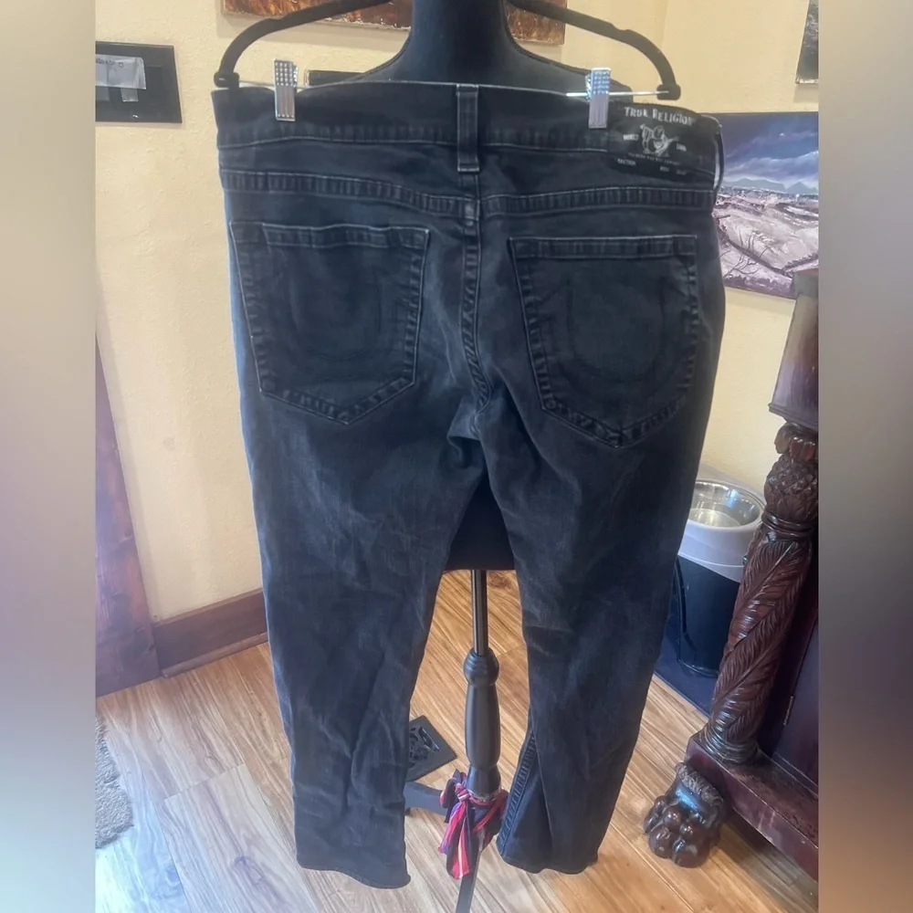 True Religion “Geno” jeans size 40 in GUC